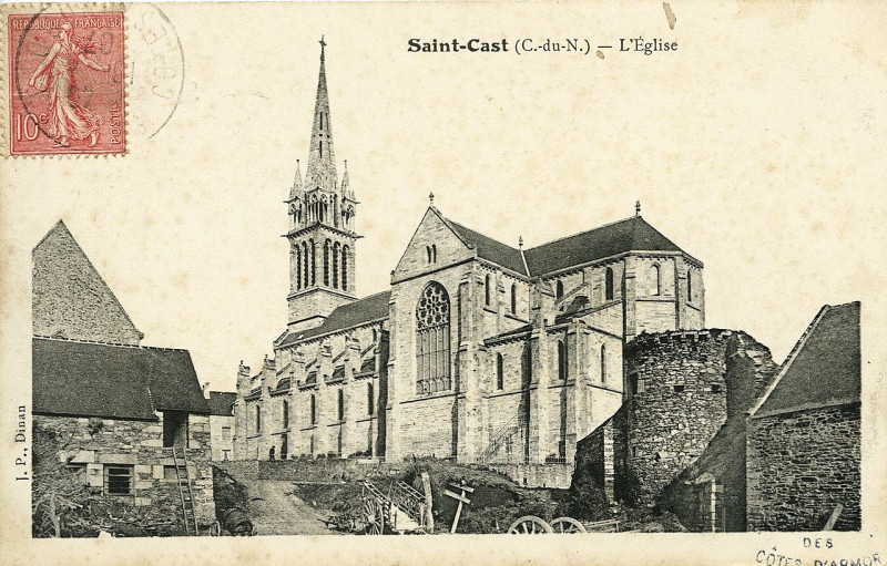 Carte postale ancienne Saint-Cast - Eglise à Saint-Cast-le-Guildo