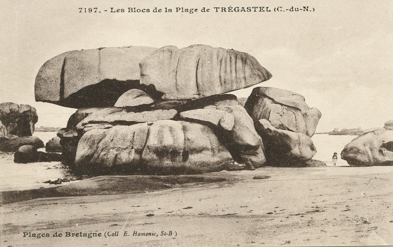 Carte postale ancienne Trégastel - Blocs de la plage de Trégastel à Trégastel