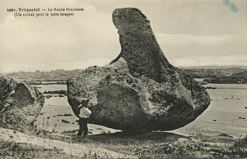 Carte postale ancienne Trégastel - Roche branlante à Trégastel