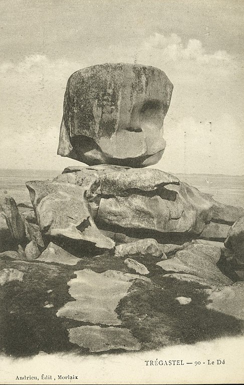 Carte postale ancienne Trégastel - Rocher le Dé à Trégastel
