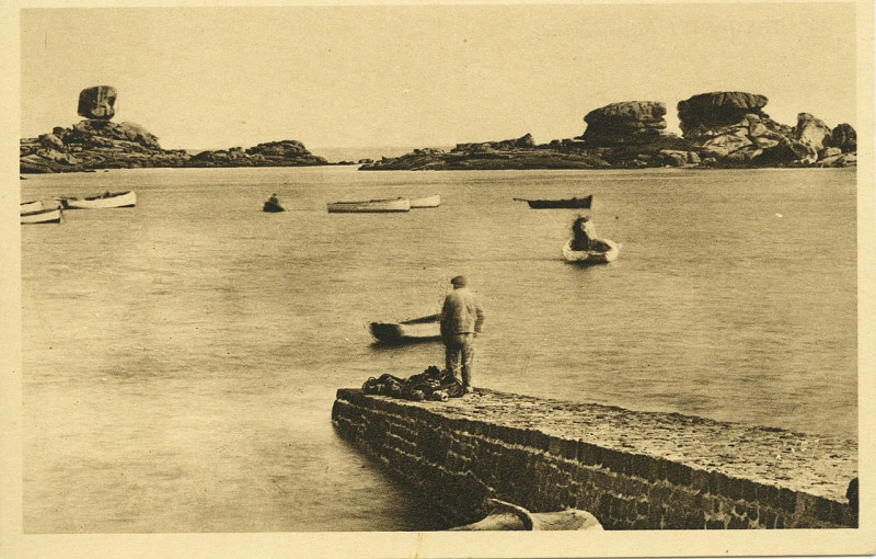 Carte postale ancienne Trégastel - Rochers du Dé et des Tortues à Trégastel
