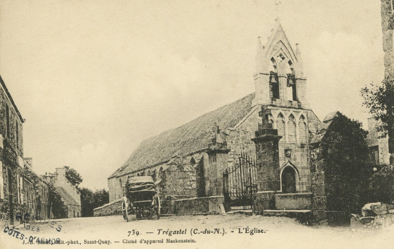Carte postale ancienne Trégastel - Eglise à Trégastel