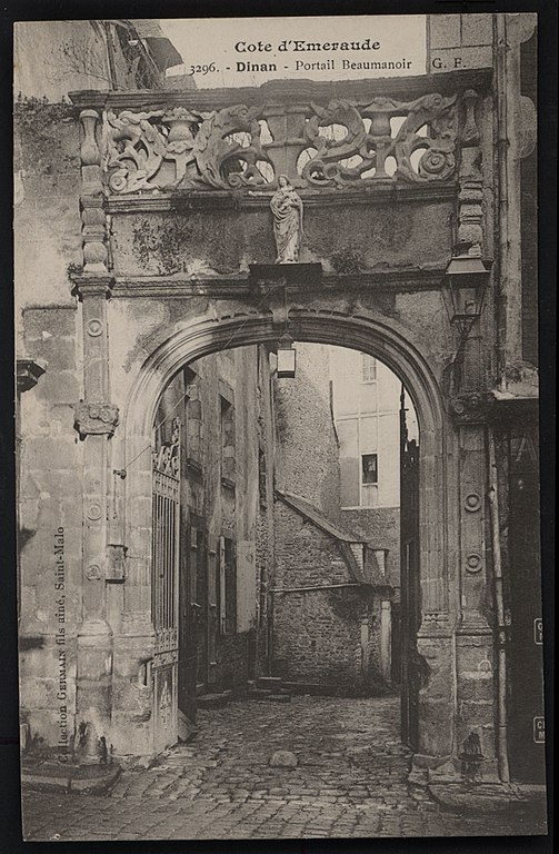 Carte postale ancienne Dinan - Portail Beaumanoir à Dinan