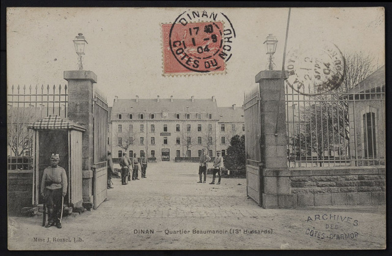 Carte postale ancienne Dinan - Quartier Beaumanoir 13 e hussards à Dinan