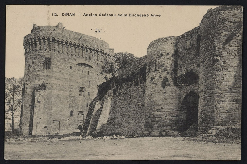 Carte postale ancienne Dinan - Ancien château de la Duchesse Anne à Dinan