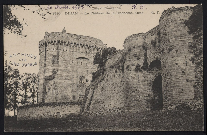 Carte postale ancienne Dinan - Château de la Duchesse Anne à Dinan
