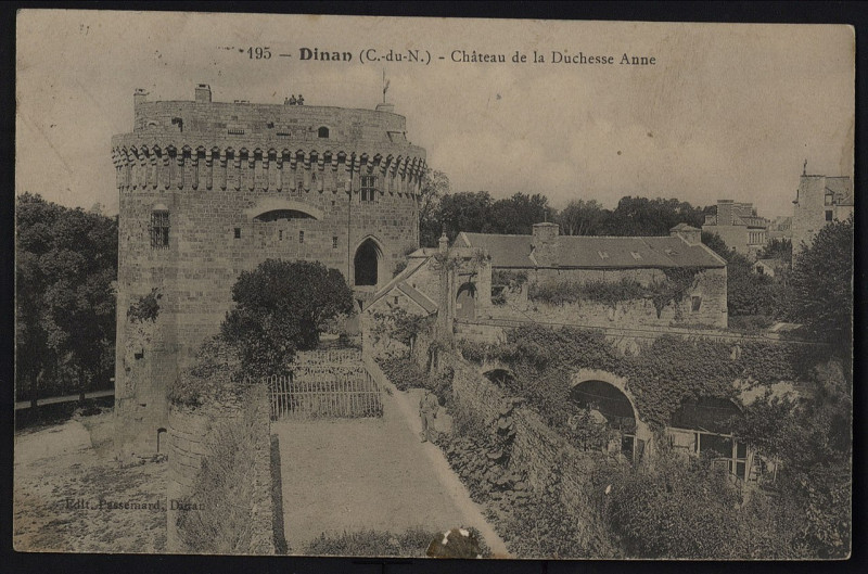 Carte postale ancienne Dinan - Château de la Duchesse Anne à Dinan
