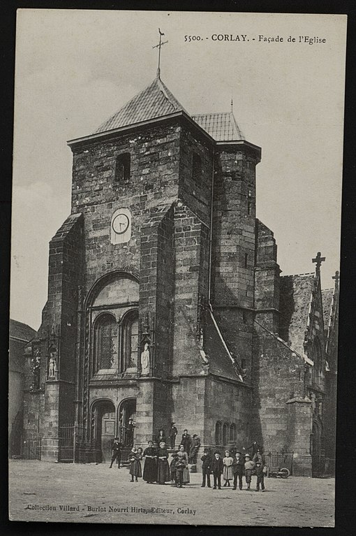 Carte postale ancienne Corlay - Façade de l'église à Corlay