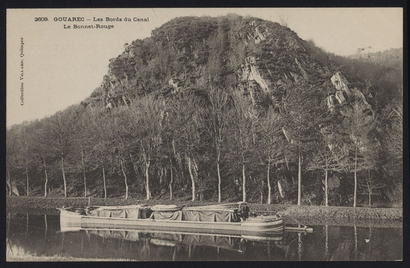 Carte postale ancienne Gouarec - Bords du Canal Le Bonnet-Rouge à Gouarec