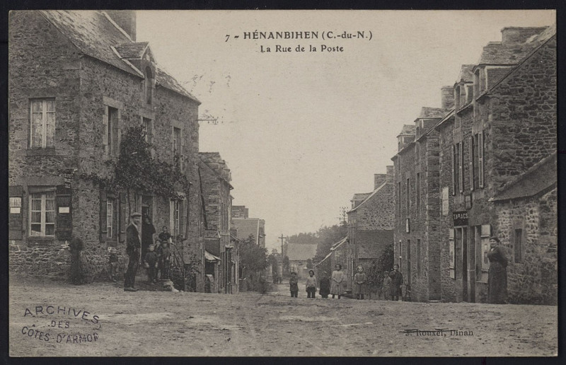 Carte postale ancienne Hénanbihen - Rue de la Poste à Hénanbihen