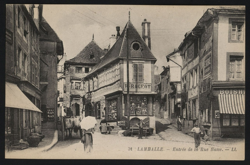 Carte postale ancienne Lamballe - Entrée de la Rue Basse à Lamballe-Armor