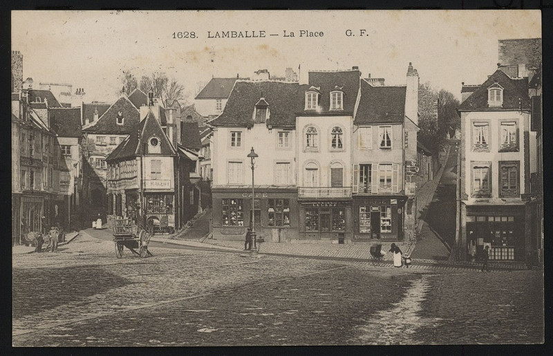 Carte postale ancienne Lamballe - Place à Lamballe-Armor