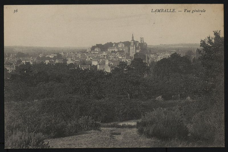 Carte postale ancienne Lamballe - Vue générale à Lamballe-Armor