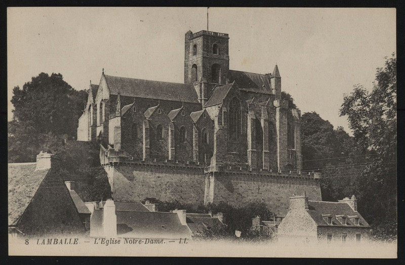 Carte postale ancienne Lamballe - Eglise Notre-Dame à Lamballe-Armor