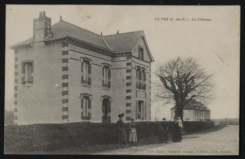 Carte postale ancienne Lanfains - Le Pas château à Lanfains