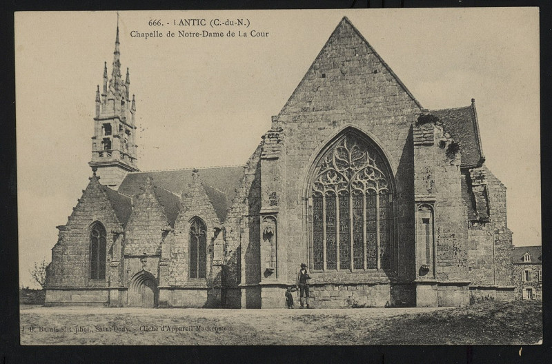 Carte postale ancienne Lantic - Chapelle de Notre-Dame de La Cour à Lantic