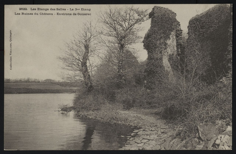 Carte postale ancienne Perret - Etangs des Salles ruines du Château à Bon Repos sur Blavet