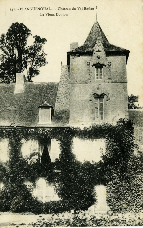 Carte postale ancienne Planguenoual - Château du Val Boüan vieux donjon à Lamballe-Armor