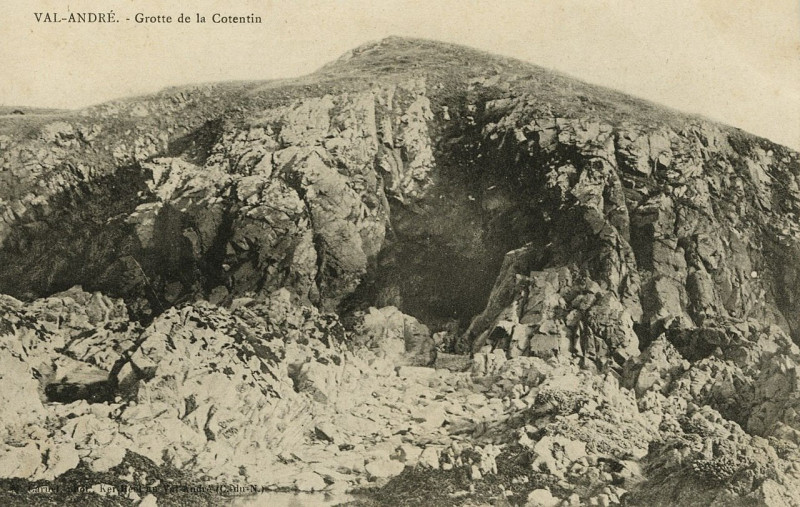 Carte postale ancienne Planguenoual - Grotte de la Cotentin à Lamballe-Armor