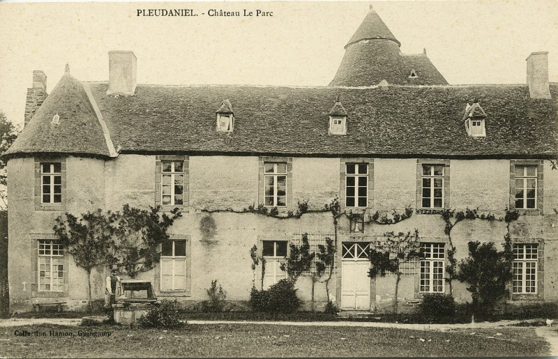 Carte postale ancienne Pleudaniel - Château Le Parc à Pleudaniel