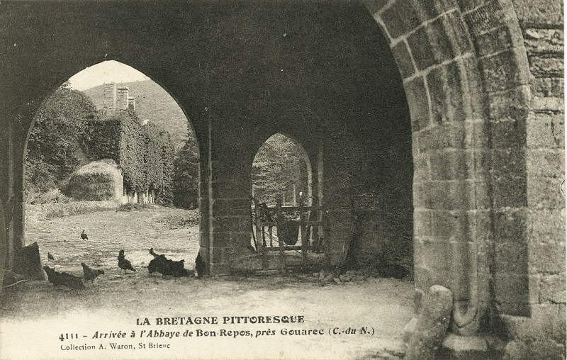 Carte postale ancienne Saint-Gelven - Arrivée à l'abbaye de Bon-Repos à Bon Repos sur Blavet