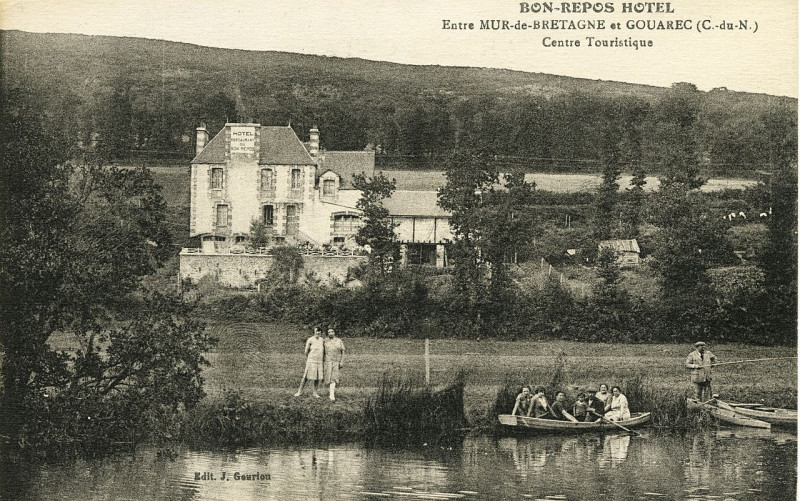 Carte postale ancienne Saint-Gelven - Bon-Repos hôtel à Bon Repos sur Blavet