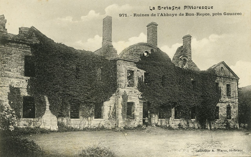 Carte postale ancienne Saint-Gelven - Ruines de l'abbaye de Bon-Repos à Bon Repos sur Blavet