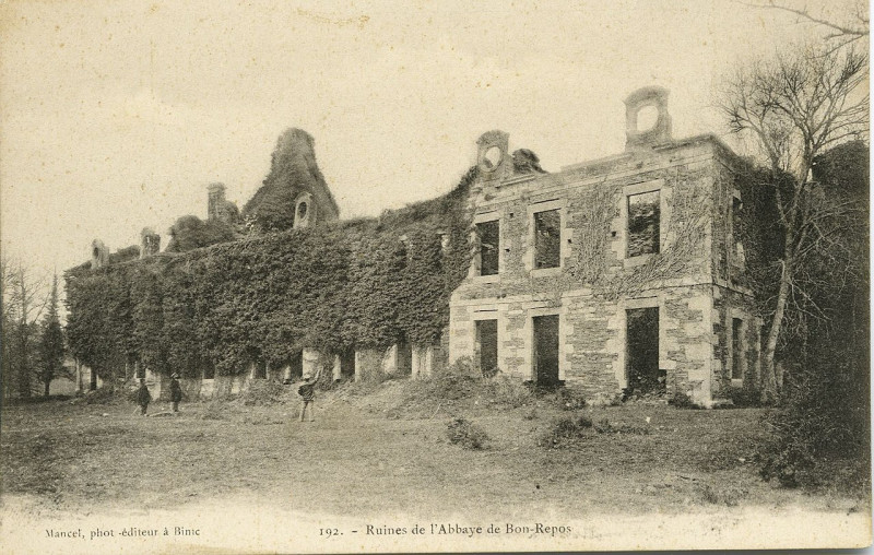 Carte postale ancienne Saint-Gelven - Ruines de l'abbaye de Bon-Repos à Bon Repos sur Blavet