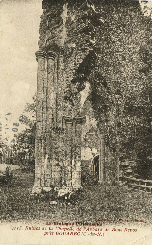 Carte postale ancienne Saint-Gelven - Ruines de la chapelle de l'abbaye de Bon Repos à Bon Repos sur Blavet