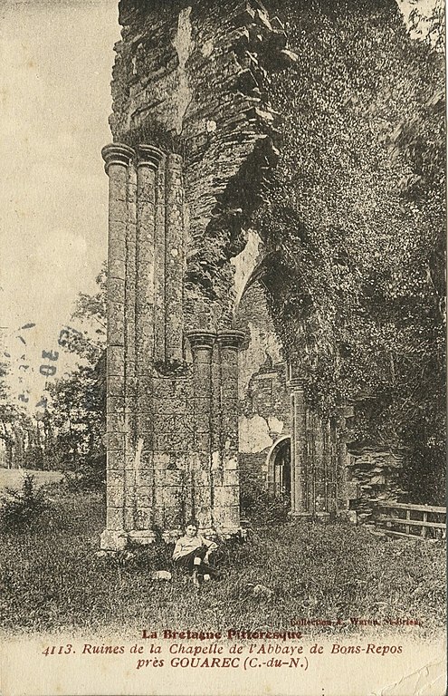 Carte postale ancienne Saint-Gelven - Ruines de la chapelle de l'abbaye de Bon Repos à Bon Repos sur Blavet