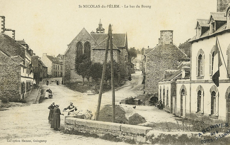 Carte postale ancienne Saint-Nicolas-du-Pélem - Bas du bourg à Saint-Nicolas-du-Pélem