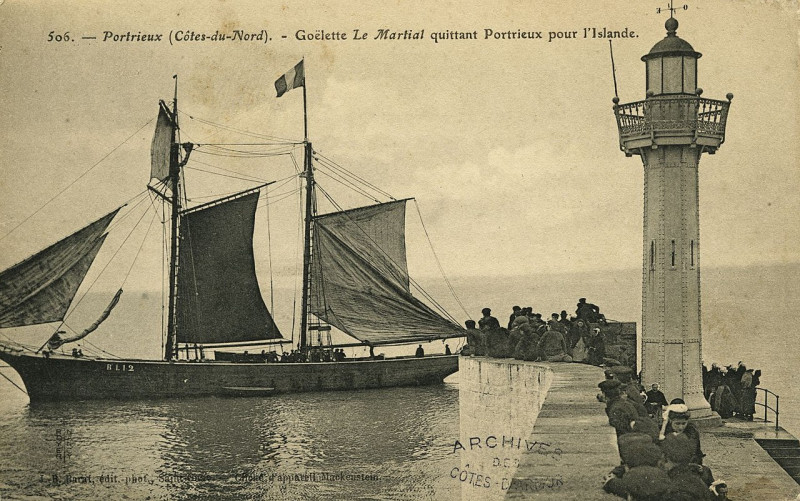 Carte postale ancienne Saint-Quay-Portrieux - Goëlette Le Martial quittant Pontrieux pour l'Islande à Saint-Quay-Portrieux