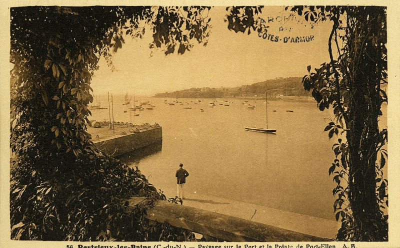Carte postale ancienne Saint-Quay-Portrieux - Paysage sur le port et la pointe de port-Ellen à Saint-Quay-Portrieux