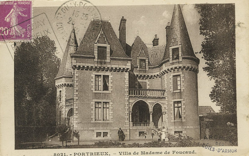 Carte postale ancienne Saint-Quay-Portrieux - Villa de Madame de Foucaud à Saint-Quay-Portrieux