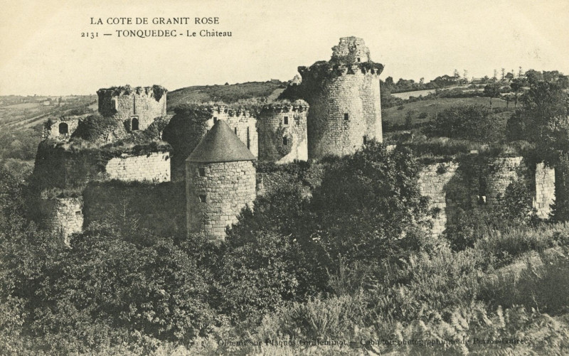 Carte postale ancienne Tonquédec - Château à Tonquédec