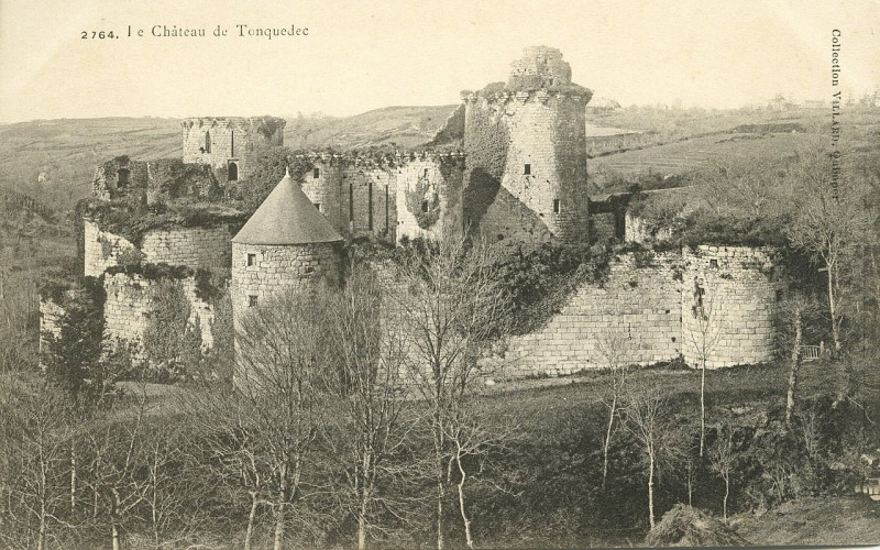 Carte postale ancienne Tonquédec - Château à Tonquédec