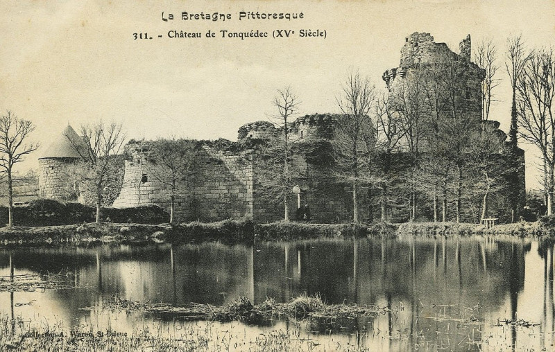 Carte postale ancienne Tonquédec - Château du XVe siècle à Tonquédec