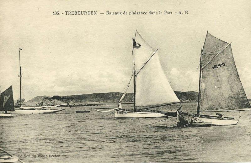 Carte postale ancienne Trébeurden - Bateaux de plaisance dans le port à Trébeurden