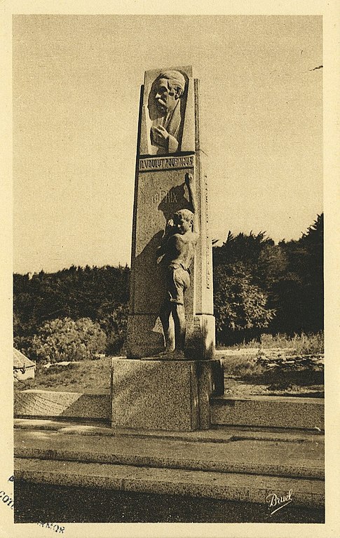Carte postale ancienne Trébeurden - Monument A. Briand par A. Beaufils à Trébeurden