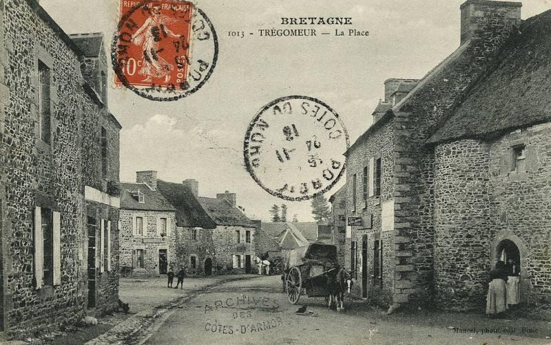 Carte postale ancienne Trégomeur - Place à Trégomeur