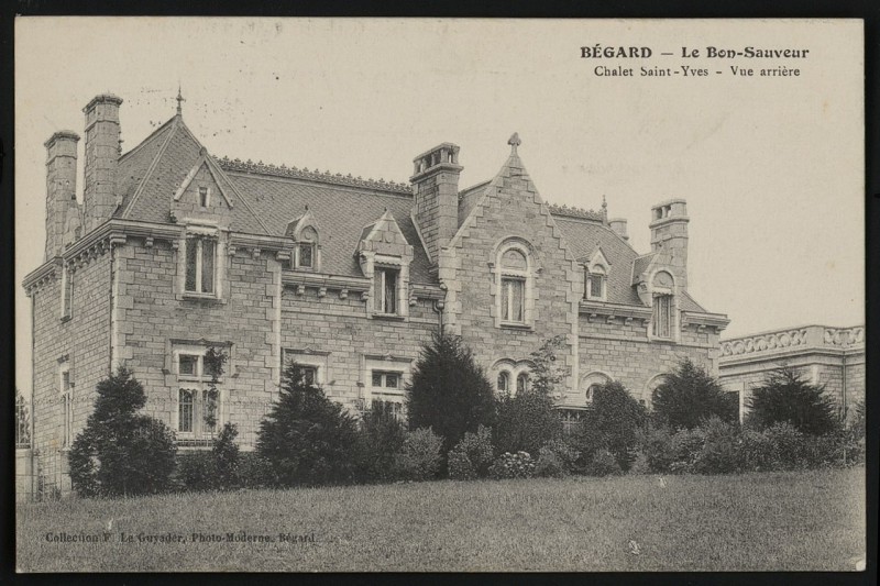 Carte postale ancienne Bégard - Bon-Sauveur chalet Saint-Yves à Bégard