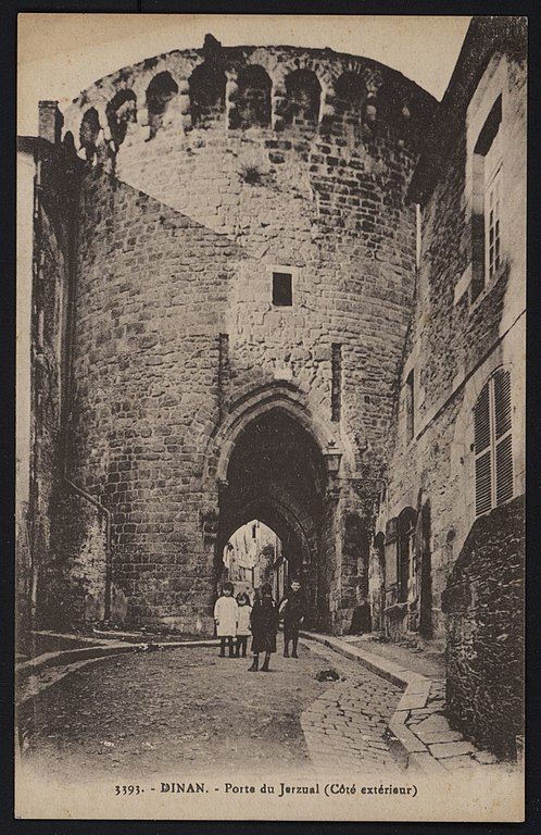 Carte postale ancienne Dinan - Porte du Jerzual à Dinan