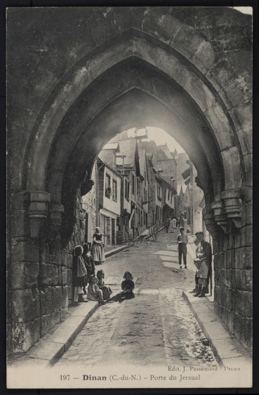 Carte postale ancienne Dinan - Porte du Jerzual à Dinan