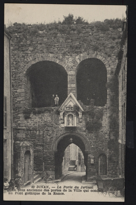 Carte postale ancienne Dinan - Porte du Jerzual à Dinan