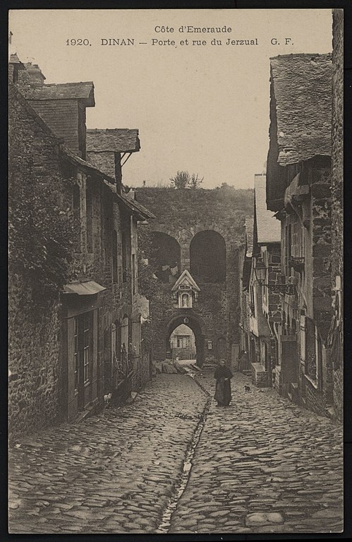 Carte postale ancienne Dinan - Porte et rue du Jerzual à Dinan