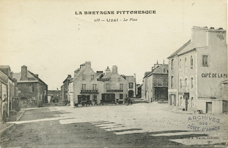 Carte postale ancienne Uzel - Place à Uzel