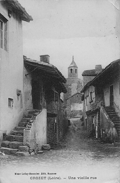 Carte postale ancienne Crozet - Une vielle rue