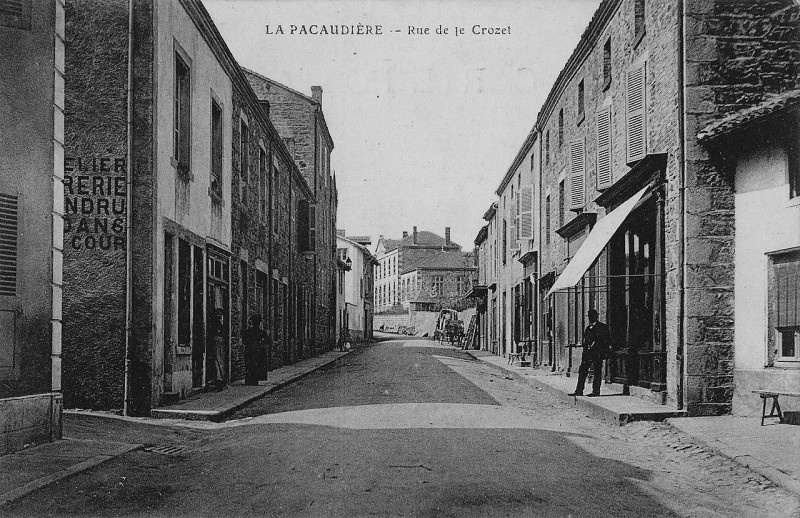 Carte postale ancienne La Pacaudière - Rue de le Crozet
