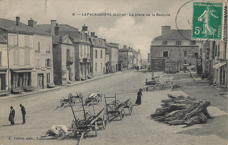 Carte postale ancienne Lapacaudière - La Place de la Bascule