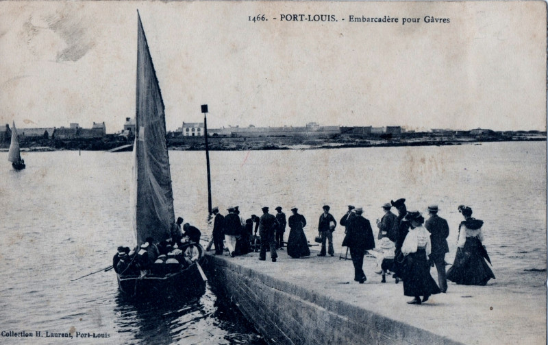 Carte postale ancienne Port-Louis embarcadère Gâvres